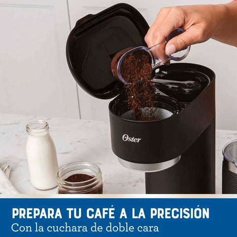 ▷ Oster Cafetera Eléctrica Latte 4 en 1 con Espumador (BVSTDC02B) ©