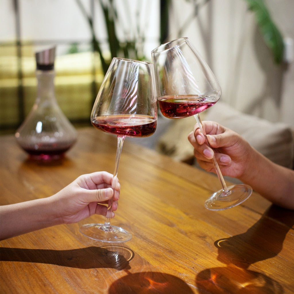 De vidrio o cristal, ¿cuáles son las mejores copas para catar vino